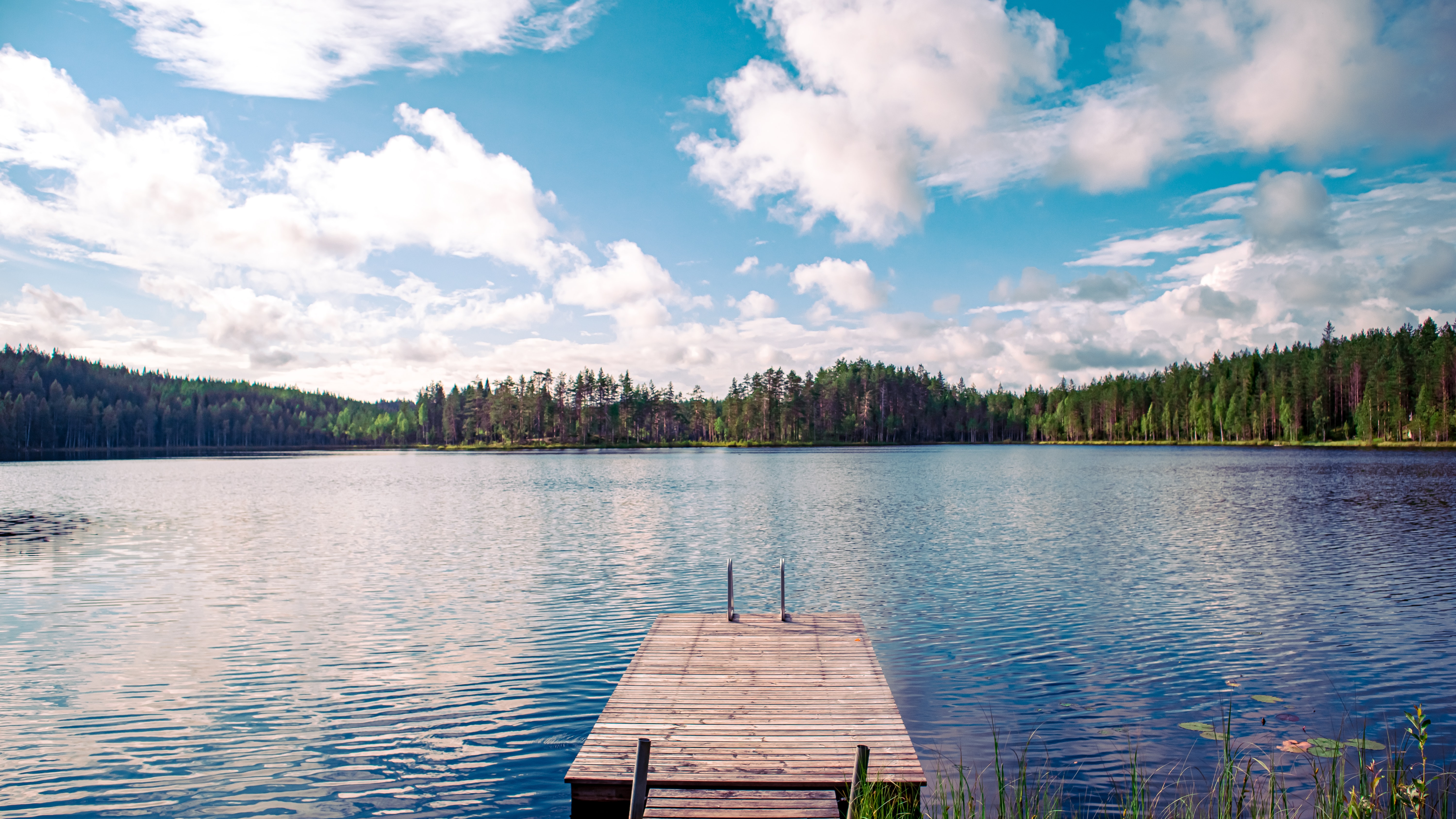 Järvi ja laituri